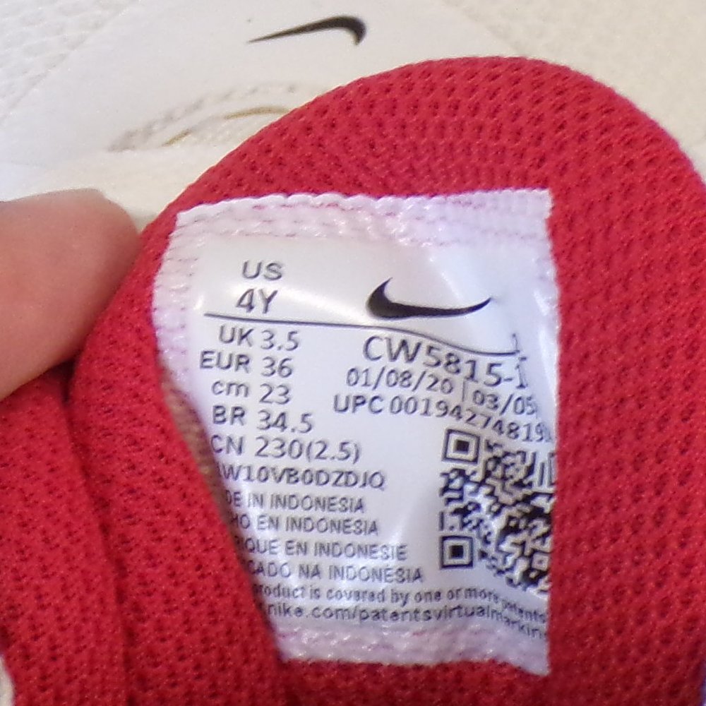 BRAND NEW NIKE TEAM HUSTLE D9 YOUTH MULTIPLE COLORED SNEAKERS - Picture 8 of 11
